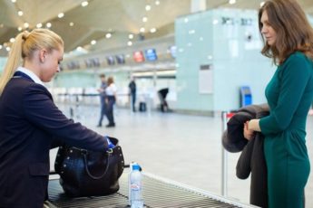 Что разрешается взять в ручную кладь, садясь в самолет.
