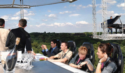 Dinner in the sky, куда поехать на выходные,ресторан в небе, ресторан в воздухе, ресторан в небе в Киеве, самый необычный ресторан в мире