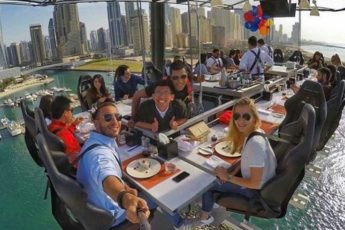 Dinner in the sky, куда поехать на выходные,ресторан в небе, ресторан в воздухе, ресторан в небе в Киеве, самый необычный ресторан в мире