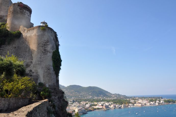 Арагонский замок на острове Искья, куда поехать на выходные в Европе, куда слетать на выходные в Европе, интересные места в Европе, куда поехать на выходные в Италии