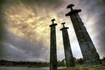 Памятник Мечи в камне (Sverd i fjell) в Норвегии