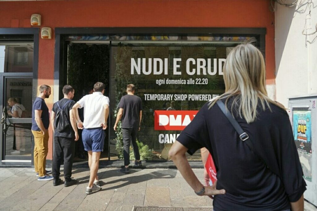 магазин с голыми продавцами, магазин в милане, Магазин в Милане в голыми продавцами, голые и напуганные магазин, шоу голые и напуганные, что делать в Милане