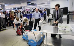 Что разрешается взять в ручную кладь, садясь в самолет.