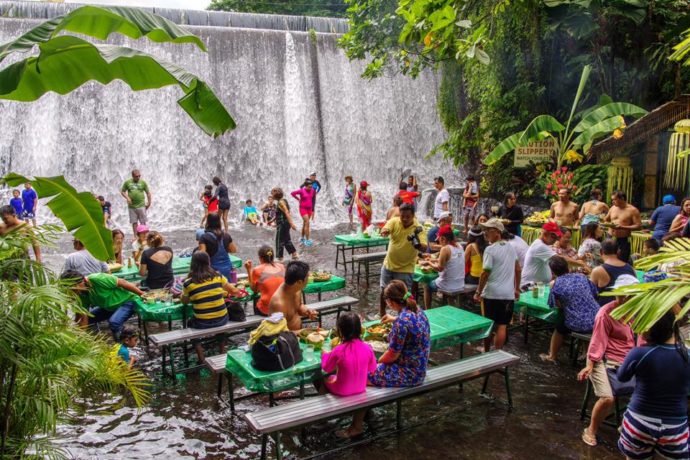 ресторан водопад на Филиппинах, ресторан у водопада