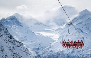 Вербье в швейцарских Альпах,Вербье, Альпы, массовый спуск санта клаусов и святых николаев