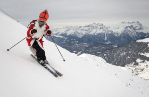 Вербье в швейцарских Альпах,Вербье, Альпы, массовый спуск санта клаусов и святых николаев