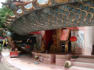 храм гигантского дракона в Таиланде, куда поехать на выходные, достопримечательности Таиланда, что посмотреть в Таиланде