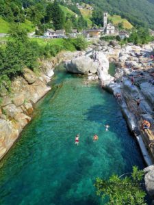 куда поехать на выходные, река Верзаска, самая чистая река, самая чистая река в мире, самая прозрачная река в мире, можно купаться в реке Верзаска