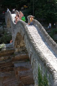 куда поехать на выходные, река Верзаска, самая чистая река, самая чистая река в мире, самая прозрачная река в мире, можно купаться в реке Верзаска