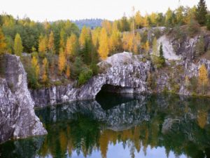 мраморный каньон карелия фото, куда поехать на выходные в карелии, достопримечательности карелии, мраморный каньон зимой