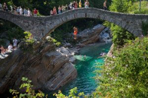 куда поехать на выходные, река Верзаска, самая чистая река, самая чистая река в мире, самая прозрачная река в мире, можно купаться в реке Верзаска