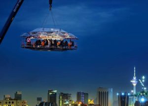 Dinner in the sky, куда поехать на выходные,ресторан в небе, ресторан в воздухе, ресторан в небе в Киеве, самый необычный ресторан в мире