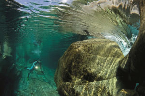 куда поехать на выходные, река Верзаска, самая чистая река, самая чистая река в мире, самая прозрачная река в мире, можно купаться в реке Верзаска