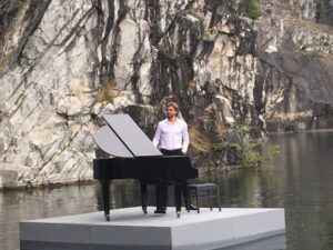 рояль в каньоне, мраморный каньон карелия фото, куда поехать на выходные в карелии, достопримечательности карелии, мраморный каньон зимой