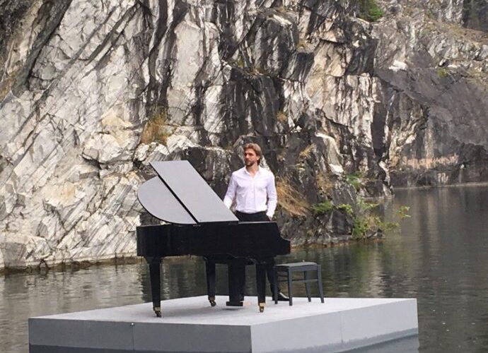 рояль в каньоне, мраморный каньон карелия фото, куда поехать на выходные в карелии, достопримечательности карелии, мраморный каньон зимой