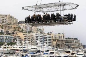 Dinner in the sky, куда поехать на выходные,ресторан в небе, ресторан в воздухе, ресторан в небе в Киеве, самый необычный ресторан в мире