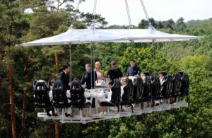 Dinner in the sky, куда поехать на выходные,ресторан в небе, ресторан в воздухе, ресторан в небе в Киеве, самый необычный ресторан в мире