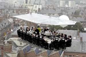 Dinner in the sky, куда поехать на выходные,ресторан в небе, ресторан в воздухе, ресторан в небе в Киеве