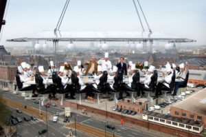 Dinner in the sky, куда поехать на выходные,ресторан в небе, ресторан в воздухе, ресторан в небе в Киеве