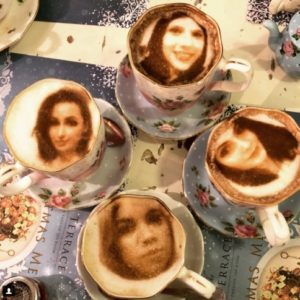 селфи-капуччино, селфиччино, арт латте, лондонское кафе где делают селфи кофе, куда поехать на выходные