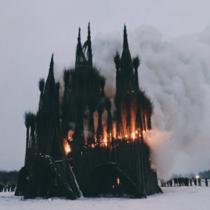 В России вместо чучела сожгли "готический" замок