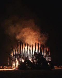 В России вместо чучела сожгли "готический" замок