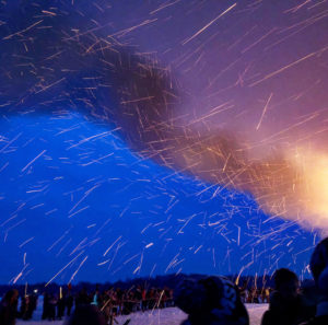 В России вместо чучела сожгли "готический" замок