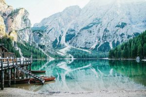 Куда поехать на выходные в Италии, куда поехать на выходные в Европе, куда слетать на майские выходные в Европу, куда слетать на выходные в Европу, самое красивое озеро в Европе, озеро Брайес как добраться, куда поехать на выходные в Италии