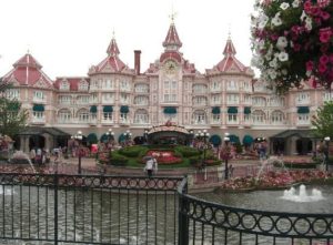 диснейленд париж цены, диснейленд париж аттракционы,диснейленд париж фото, диснейленд париж отзывы, диснейленд париж видео,диснейленд париж зимой, куда поехать на выходные в Париже, куда слетать на выходные в Европу, куда слетать в Европу, куда поехать на майские выходные в Европу