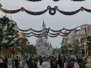 диснейленд париж цены, диснейленд париж аттракционы,диснейленд париж фото, диснейленд париж отзывы, диснейленд париж видео,диснейленд париж зимой, куда поехать на выходные в Париже, куда слетать на выходные в Европу, куда слетать в Европу, куда поехать на майские выходные в Европу