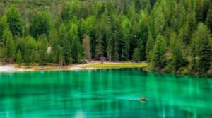 Куда поехать на выходные в Италии, куда поехать на выходные в Европе, куда слетать на майские выходные в Европу, куда слетать на выходные в Европу, самое красивое озеро в Европе, озеро Брайес как добраться, куда поехать на выходные в Италии