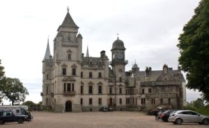 Замок Данробин (Dunrobin Castle) Шотландия, куда поехать на выходные в Шотландии, куда поехать на выходные в Европе, куда слетать на выходные в Европу, Соколиная охота в Европе, соколиная охота посмотреть