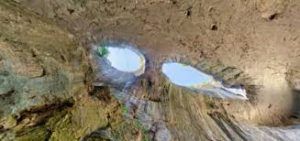 куда поехать на выходные в Болгарии, куда поехать на майские выходные в Болгарии, куда поехать на выходные в Европу, куда поехать на майские в Европу, Достопримечательности Болгарии, пещера глаза Бога