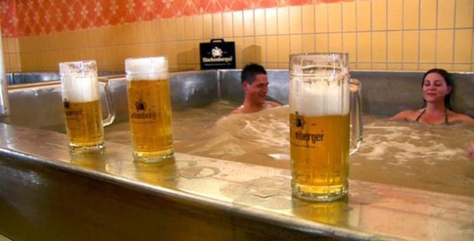 Пивные ванны в Австрии в пивоварня Старкенбергер, куда поехать на выходные, куда поехать на выходные в Австрии, куда поехать на выходные пивные ванны, где есть пивные ванны
