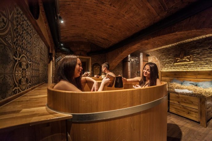 Пивные ванны в Австрии в пивоварня Старкенбергер, куда поехать на выходные, куда поехать на выходные в Австрии, куда поехать на выходные пивные ванны, где есть пивные ванны, пивные спа, пивные ванны чехии