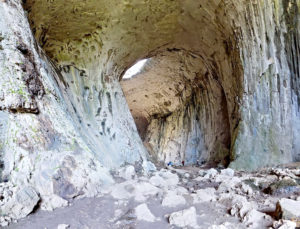 куда поехать на выходные в Болгарии, куда поехать на майские выходные в Болгарии, куда поехать на выходные в Европу, куда поехать на майские в Европу, Достопримечательности Болгарии, пещера глаза Бога