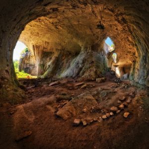 куда поехать на выходные в Болгарии, куда поехать на майские выходные в Болгарии, куда поехать на выходные в Европу, куда поехать на майские в Европу, Достопримечательности Болгарии, пещера глаза Бога