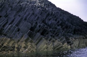 куда поехать на выходные в Европу, куда слетать на выходные в Европу, куда поехать на выходные в Шотландии, остров Стаффу, Фингалова пещера в Шотландии, самая красивая пещера в мире, самая красивая пещера,самые интересные места Европы