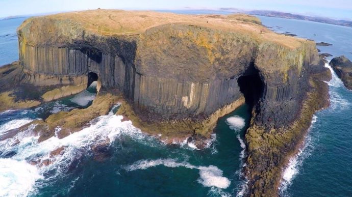 куда поехать на выходные в Европу, куда слетать на выходные в Европу, куда поехать на выходные в Шотландии, остров Стаффу, Фингалова пещера в Шотландии, самая красивая пещера в мире, самая красивая пещера,самые интересные места Европы