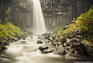 Водопад Свартифосс , куда поехать на выходные, куда поехать на выходные в Исландии, куда слетать на выходные в Европе, черный водопад в Исландии, водопады Исландии