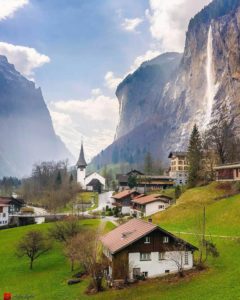 Долина водопадов, Лаутербруннен (Lauterbrunnen) Швейцария, куда поехать на выходные в Швейцарии, куда поехать на выходные в Европе, куда слетать на выходные в Европе, водопад в скале, самая красивая деревня в Швейцарии