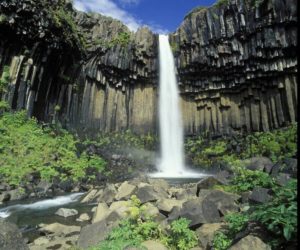 Водопад Свартифосс , куда поехать на выходные, куда поехать на выходные в Исландии, куда слетать на выходные в Европе, черный водопад в Исландии, водопады Исландии