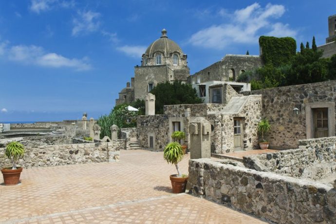 Арагонский замок на острове Искья, куда поехать на выходные в Европе, куда слетать на выходные в Европе, интересные места в Европе, куда поехать на выходные в Италии