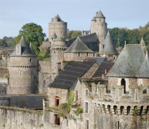 куда поехать на выходные в Европу, куда поехать на выходные во Франции, куда слетать на выходные в Европе, интересные места Европы, средневековые крепости Франции, старинные крепости в Европе, крепость Фужер