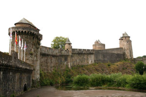 куда поехать на выходные в Европу, куда поехать на выходные во Франции, куда слетать на выходные в Европе, интересные места Европы, средневековые крепости Франции, старинные крепости в Европе, крепость Фужер