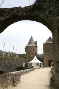 куда поехать на выходные в Европу, куда поехать на выходные во Франции, куда слетать на выходные в Европе, интересные места Европы, средневековые крепости Франции, старинные крепости в Европе, крепость Фужер