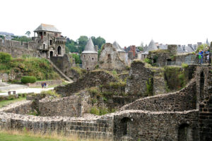 куда поехать на выходные в Европу, куда поехать на выходные во Франции, куда слетать на выходные в Европе, интересные места Европы, средневековые крепости Франции, старинные крепости в Европе, крепость Фужер