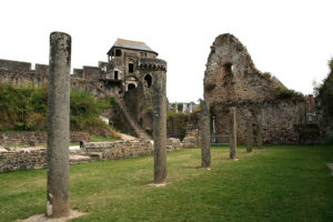 куда поехать на выходные в Европу, куда поехать на выходные во Франции, куда слетать на выходные в Европе, интересные места Европы, средневековые крепости Франции, старинные крепости в Европе, крепость Фужер