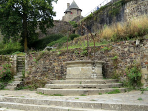 куда поехать на выходные в Европу, куда поехать на выходные во Франции, куда слетать на выходные в Европе, интересные места Европы, средневековые крепости Франции, старинные крепости в Европе, крепость Фужер