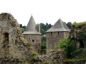 куда поехать на выходные в Европу, куда поехать на выходные во Франции, куда слетать на выходные в Европе, интересные места Европы, средневековые крепости Франции, старинные крепости в Европе, крепость Фужер